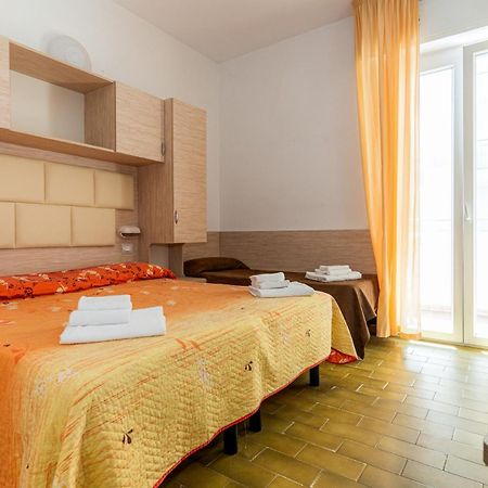Hotel Croce Del Sud リミニ エクステリア 写真