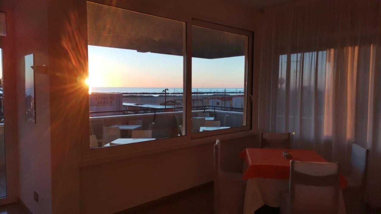 Hotel Croce Del Sud リミニ エクステリア 写真