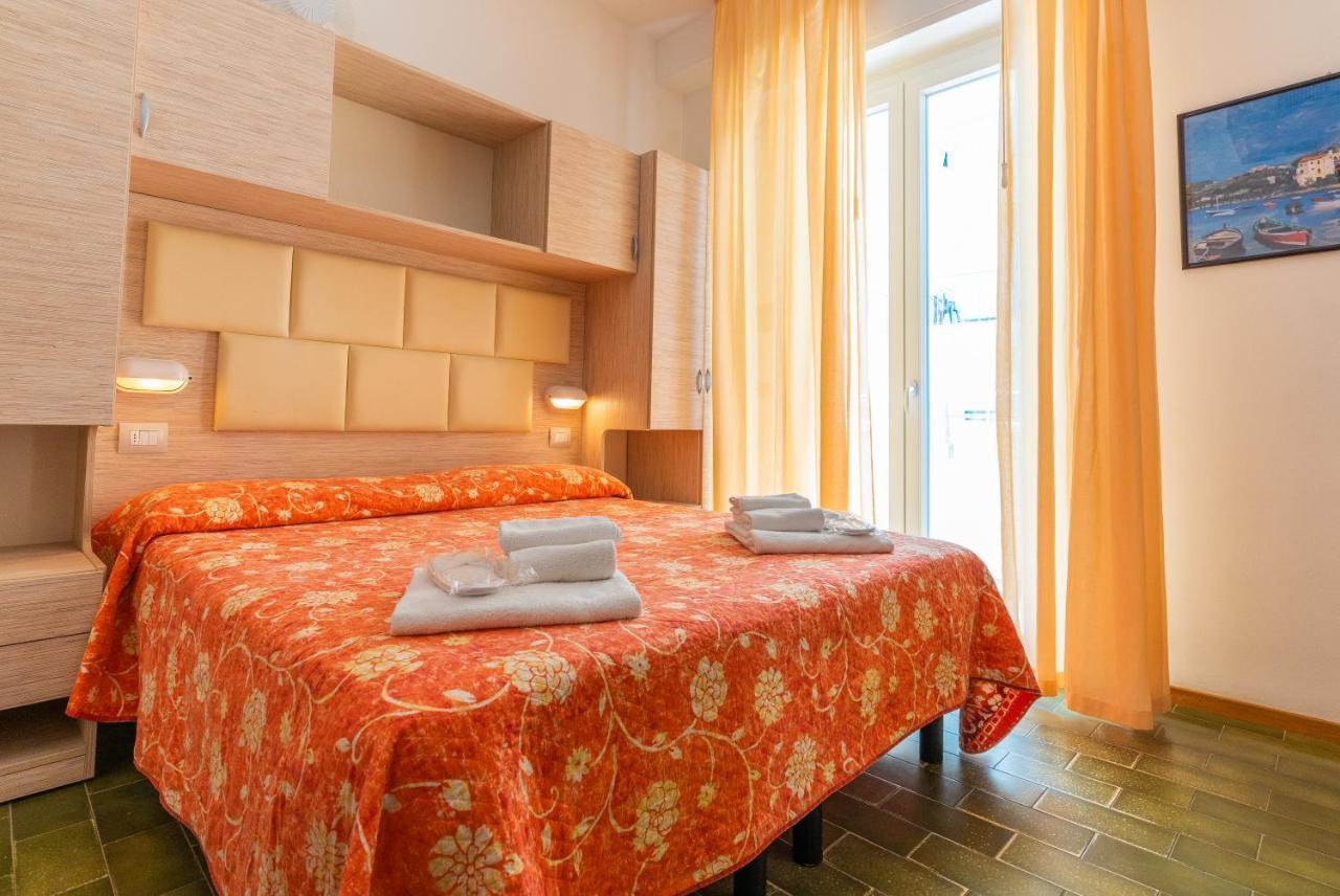 Hotel Croce Del Sud リミニ エクステリア 写真