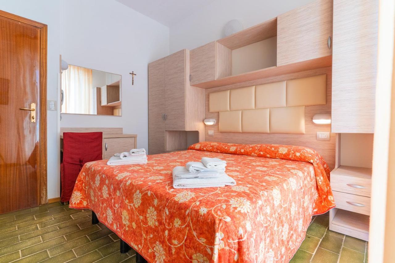 Hotel Croce Del Sud リミニ エクステリア 写真