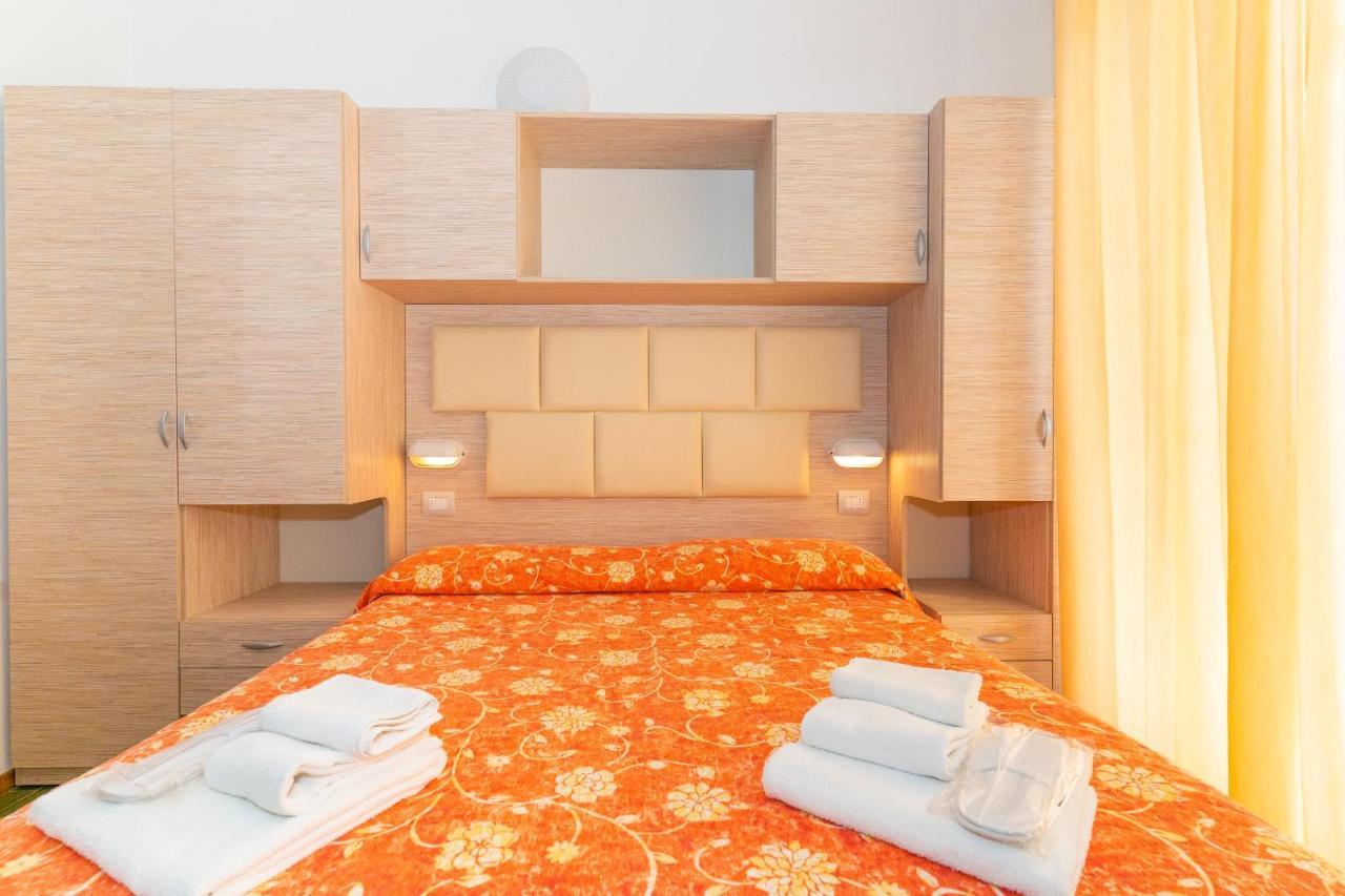 Hotel Croce Del Sud リミニ エクステリア 写真