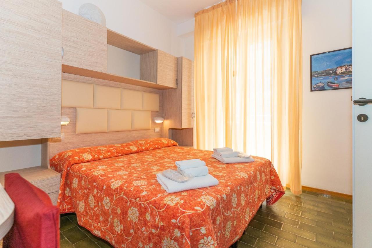 Hotel Croce Del Sud リミニ エクステリア 写真